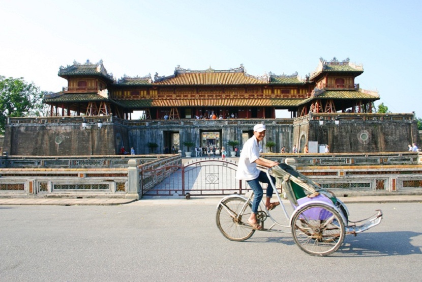 Cyclo tour around Hue city