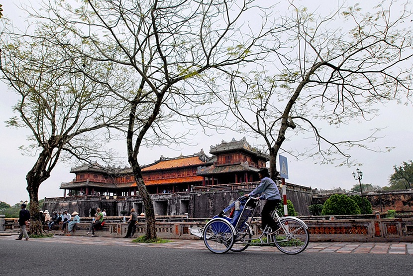 Cyclo tour around Hue city