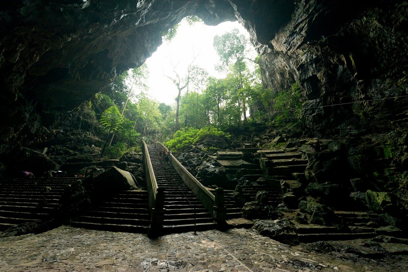 Huong Tich cave