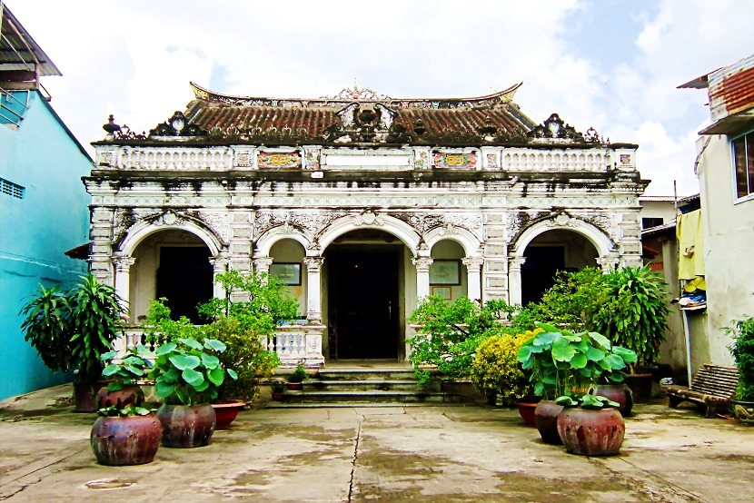 Huynh Thuy Le ancient house