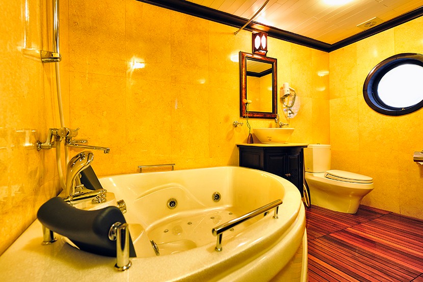Paradise Cruise Halong Bay Suite Bathroom