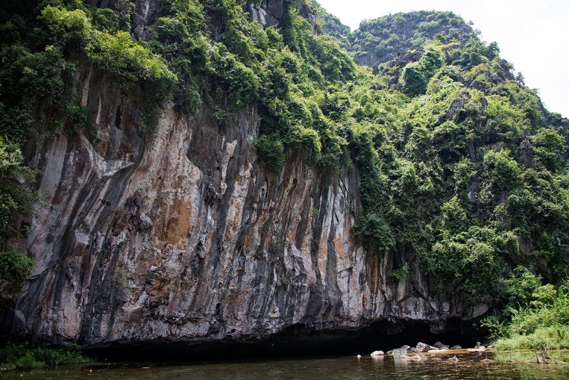 Hang Hai (Second Cave) in Tam Coc