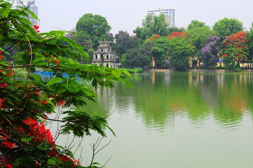 hoan kiem lake in Hanoi