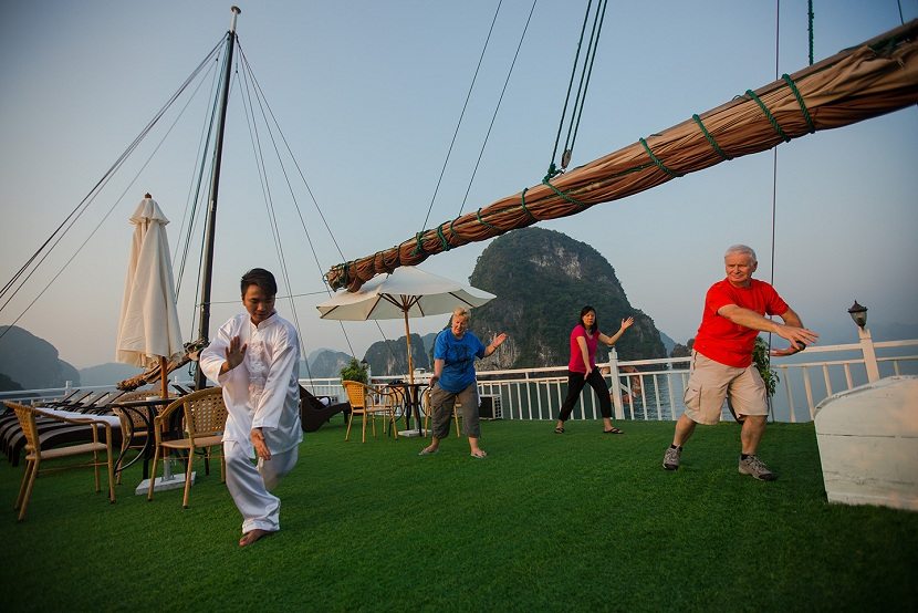 taichi class in Halong bay