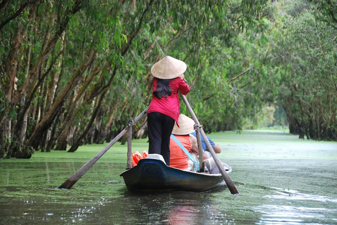 travel vietnam alone