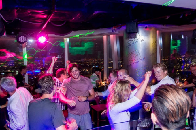 Top 10 Saigon rooftop bars to hang out: Heli Bar