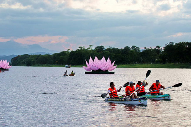 Best places to go kayaking in Vietnam: Perfume River – Huong River (Hue City) 