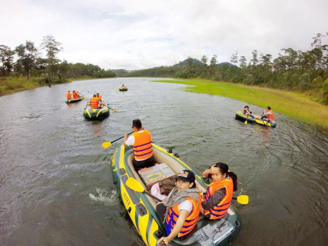 Best places to go kayaking in Vietnam: Tuyen Lam Lake (Da Lat City) 