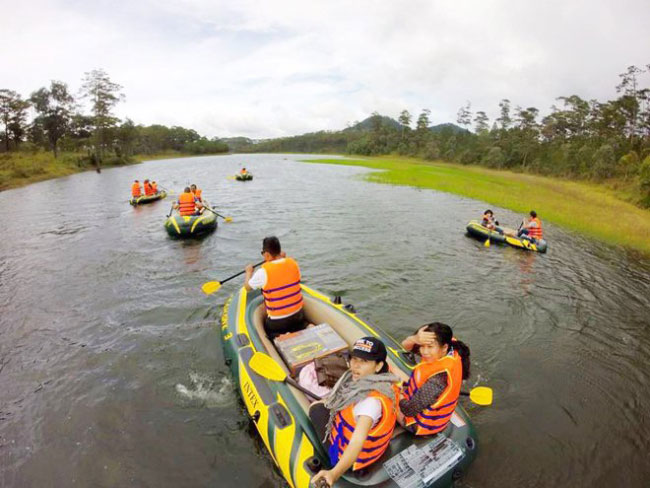 Best places to go kayaking in Vietnam: Tuyen Lam Lake (Da Lat City)