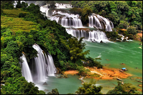 Vietnam famous waterfalls: Ban Gioc Waterfall