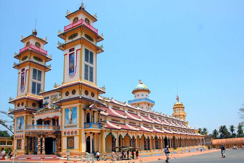 cao-dai-temple-tay-ninh