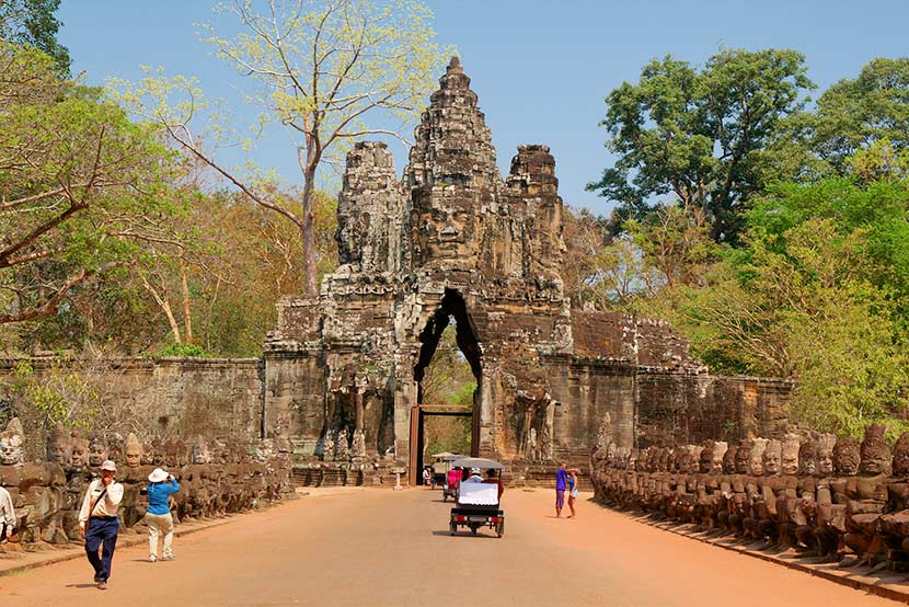 south-gate-of-angkor-thom-campuchia