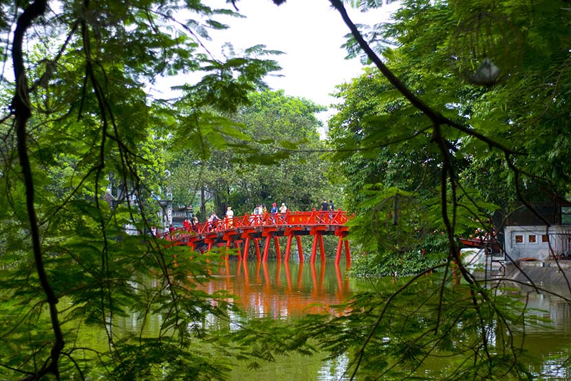 the-huc-bridge-ha-noi