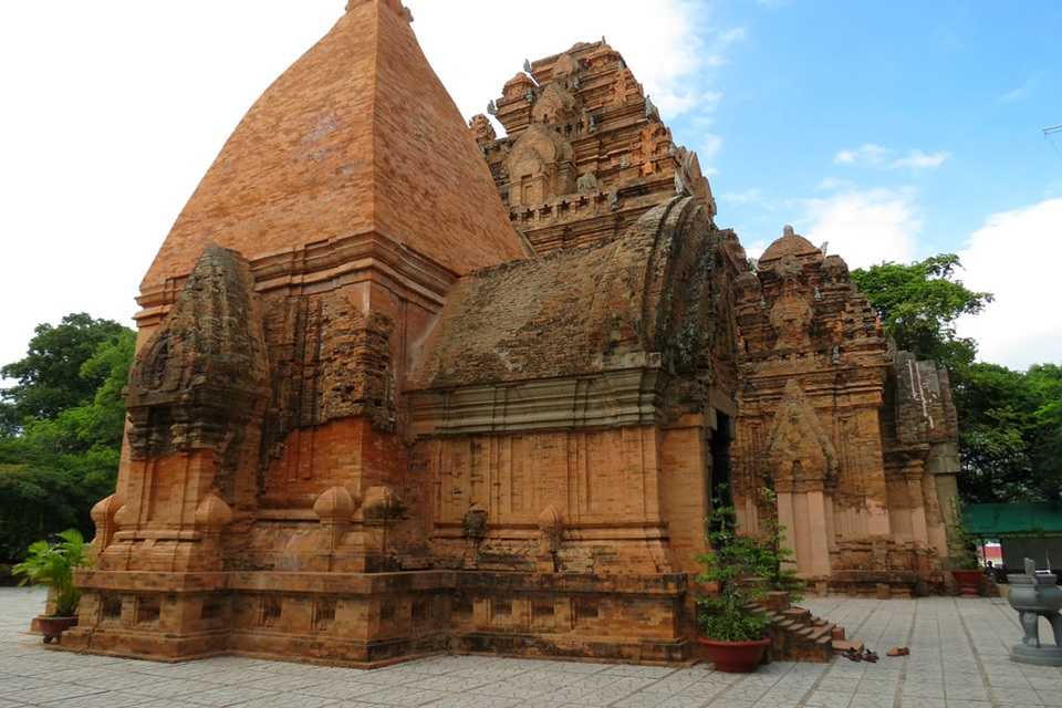 Po Nagar temple