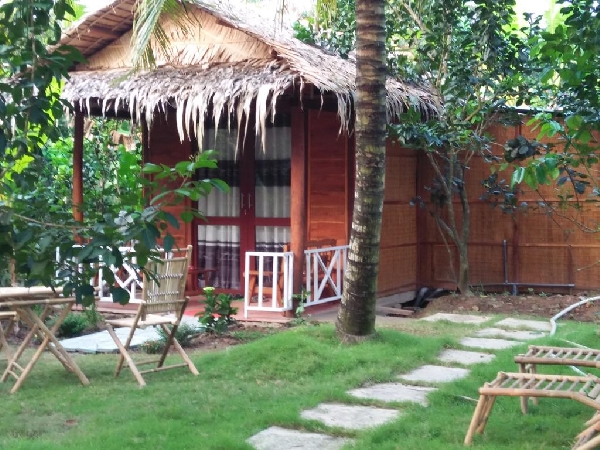 Quoc Phuong homestay has a garden and offers free bikes