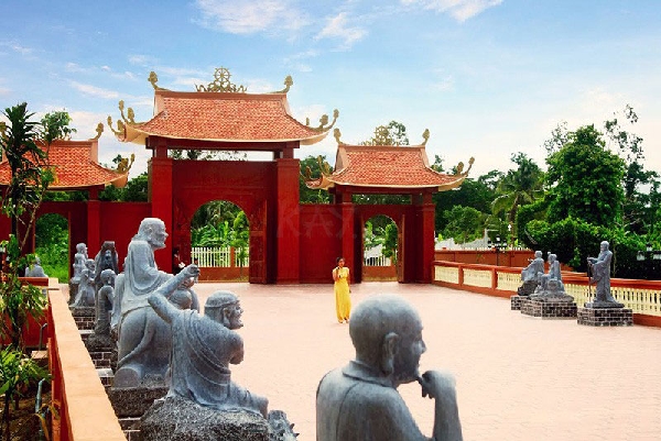 Phuong Nam Zen Monastery, the biggest temple in Can Tho