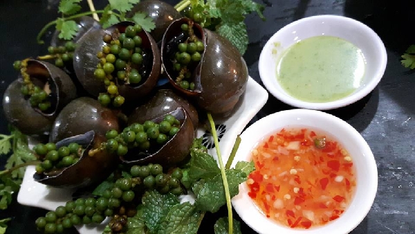 The sweet, crispy, spicy, and fragrant snail dish in Can Tho