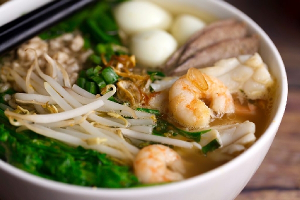 "Hu tieu My Tho" is served with shrimps, sliced pork, and broth