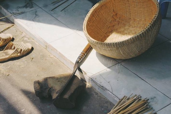 A straw basket made by Hung Phong handicraft village