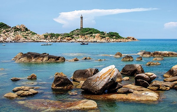 The lighthouse lies on the peak of Hon Khoai island