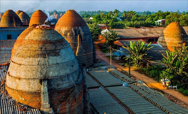 A scene of Vinh Long pottery village