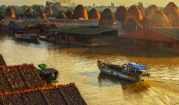 Vinh Long pottery village, the land of bricks