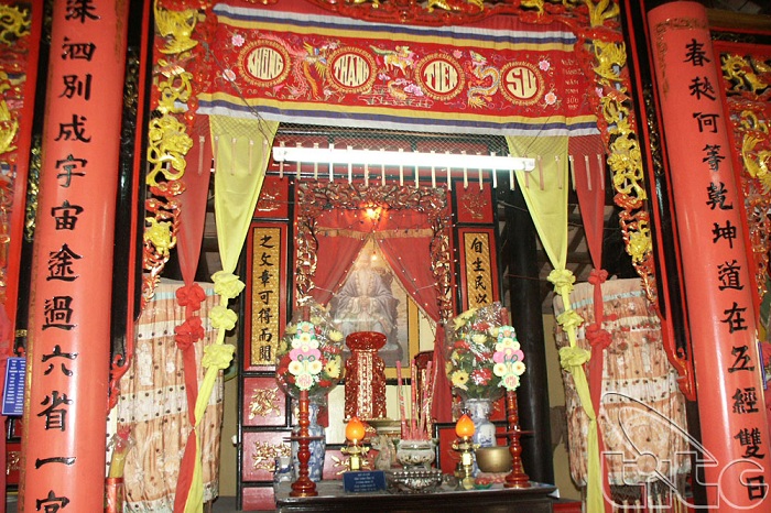 Inside Van Thanh Mieu Temple