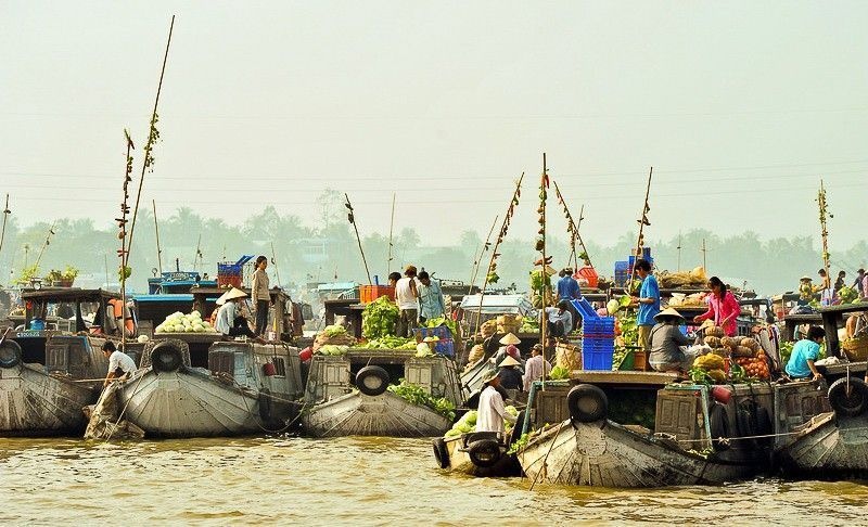 Cái Bè Floating Market