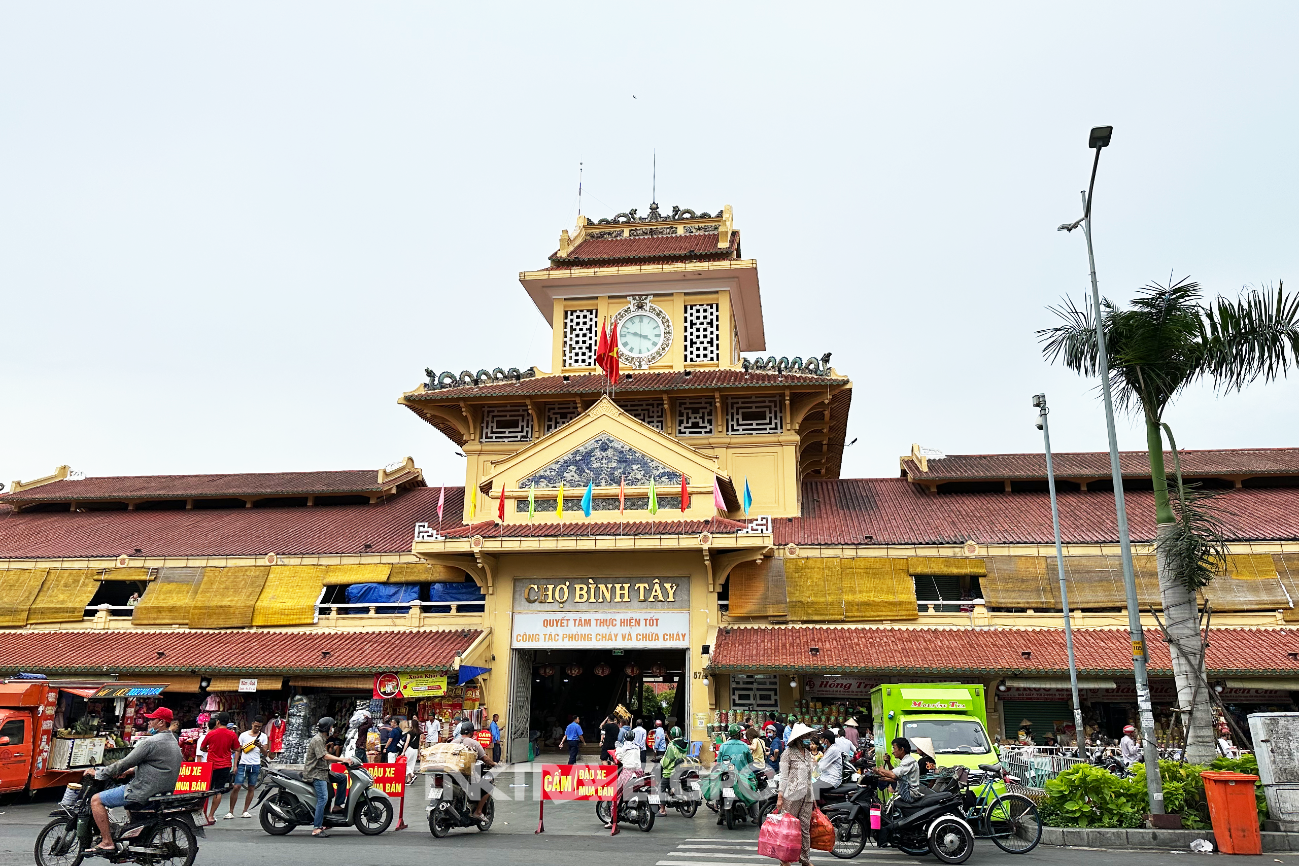 Binh Tay market	
