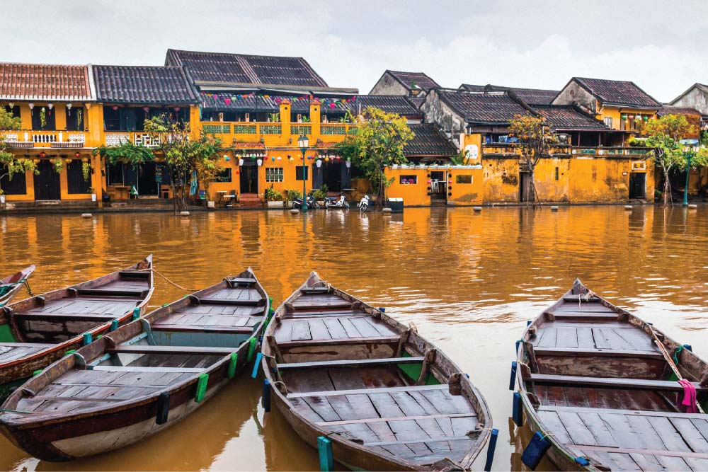 rowling-boats-in-Hoi-An-Vietnam