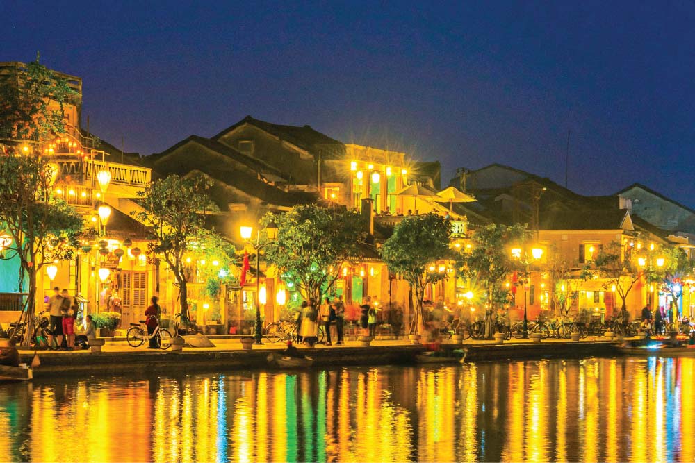 the-lantern-street-of-Hoi-An-Vietnam-at-night