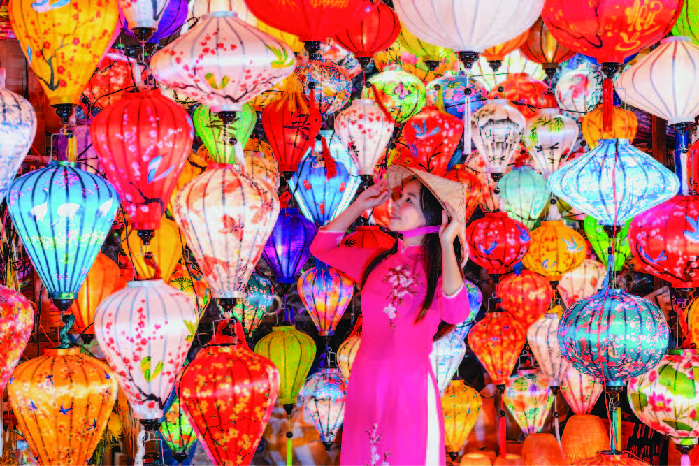 woman-taking-picture-with-traditional-vietnam-outfit-and-lanterns