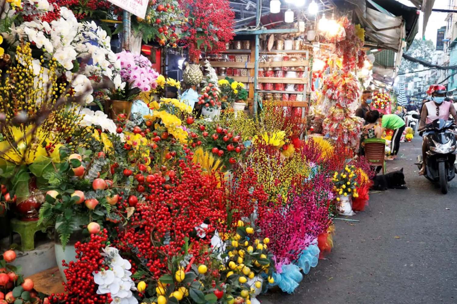 Ho Thi Ky flowers market