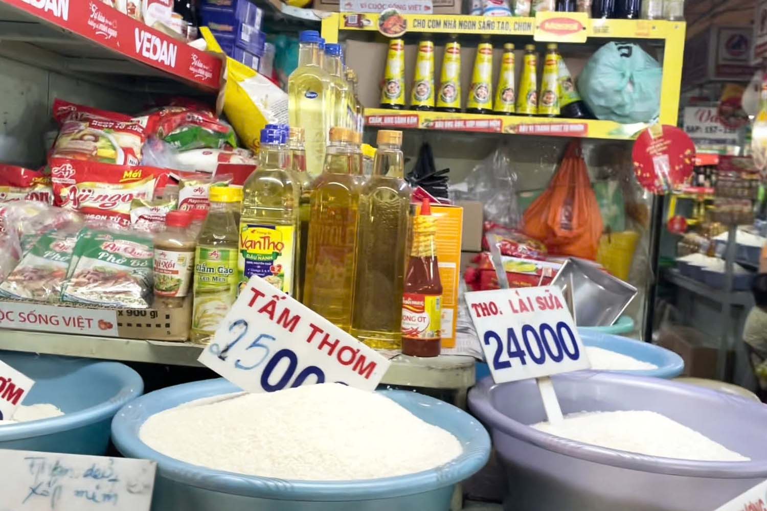 Inside Tan Dinh market